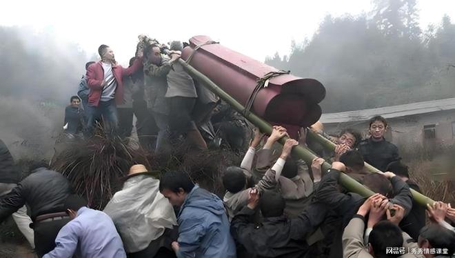 梦到死人和棺材周公解梦(梦见死人和棺材什么意思周公解梦)