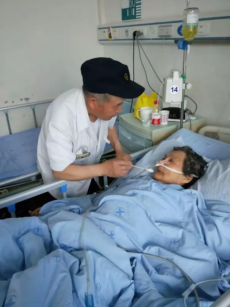 如何接受母亲患癌症(如何接受妈妈患癌并接受她会离开的准备)