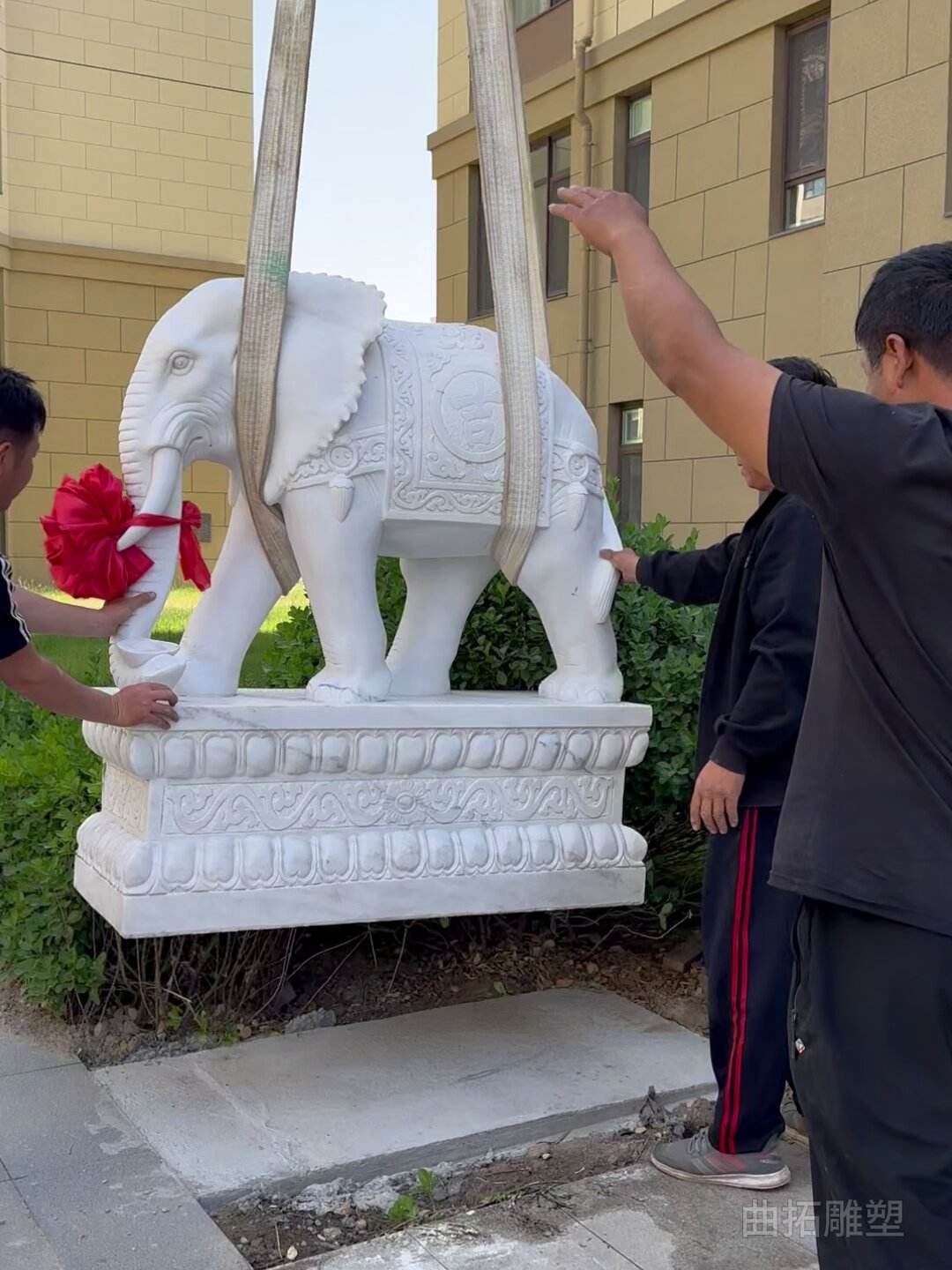 家门口放什么好(大门口摆什么镇宅守财)