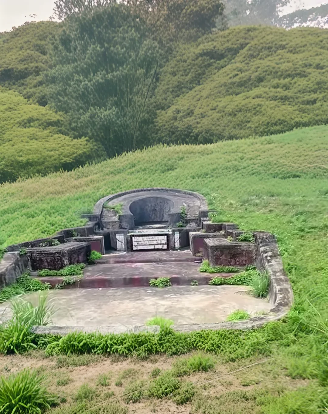 怎么看祖坟的风水宝地图片(祖坟风水怎么看对哪个后辈旺)