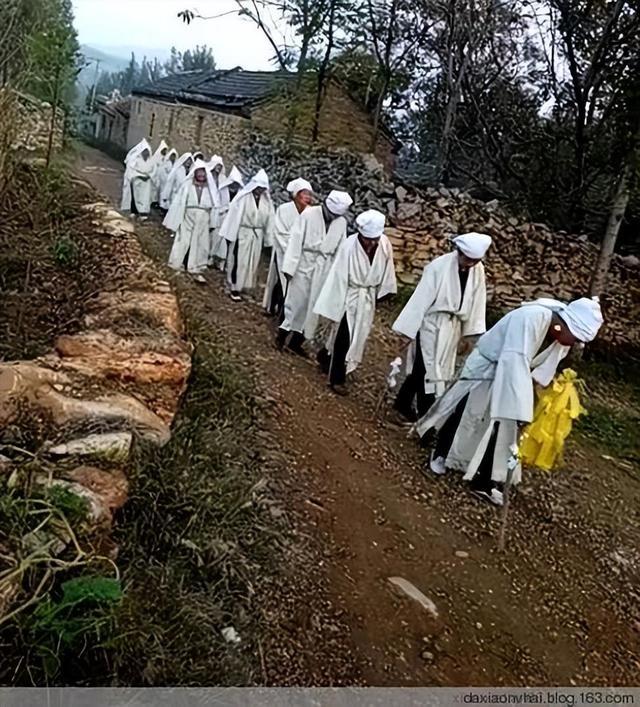 爷爷的坟墓对孙女有影响吗(爷爷的坟墓对后人有什么影响)