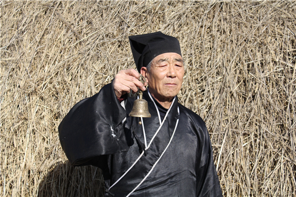 葬坟地理先生(葬坟棺落坑后地理先生整个流程) 葬坟地理先生(葬坟棺落坑后地理先生整个流程)
