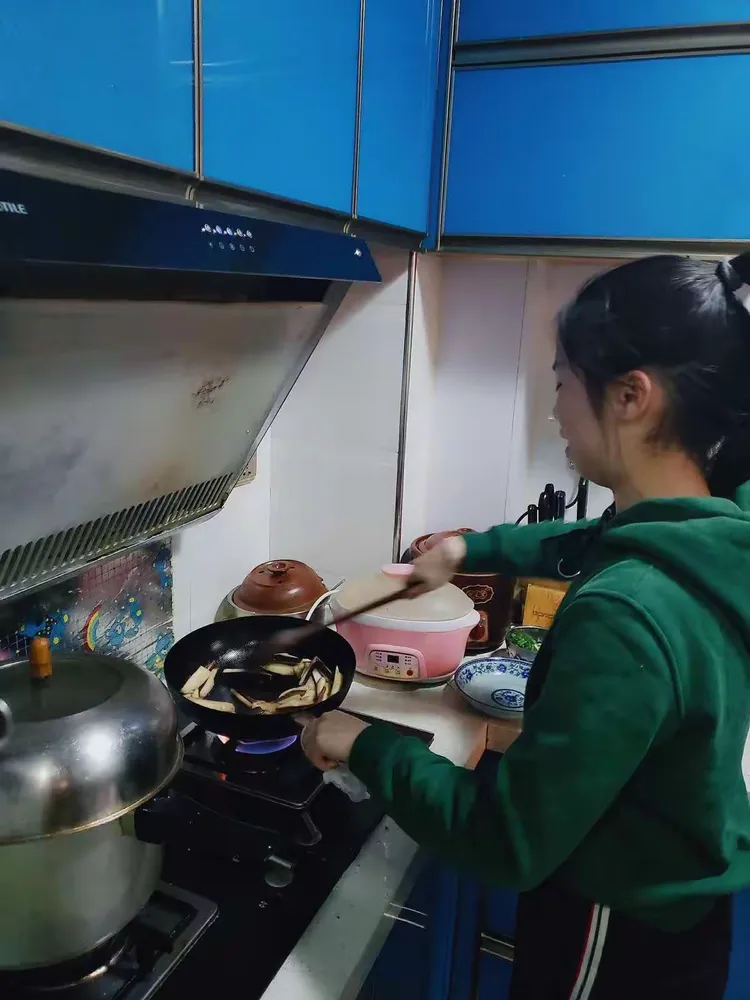 龙思颖(白凡最帅三个照片)