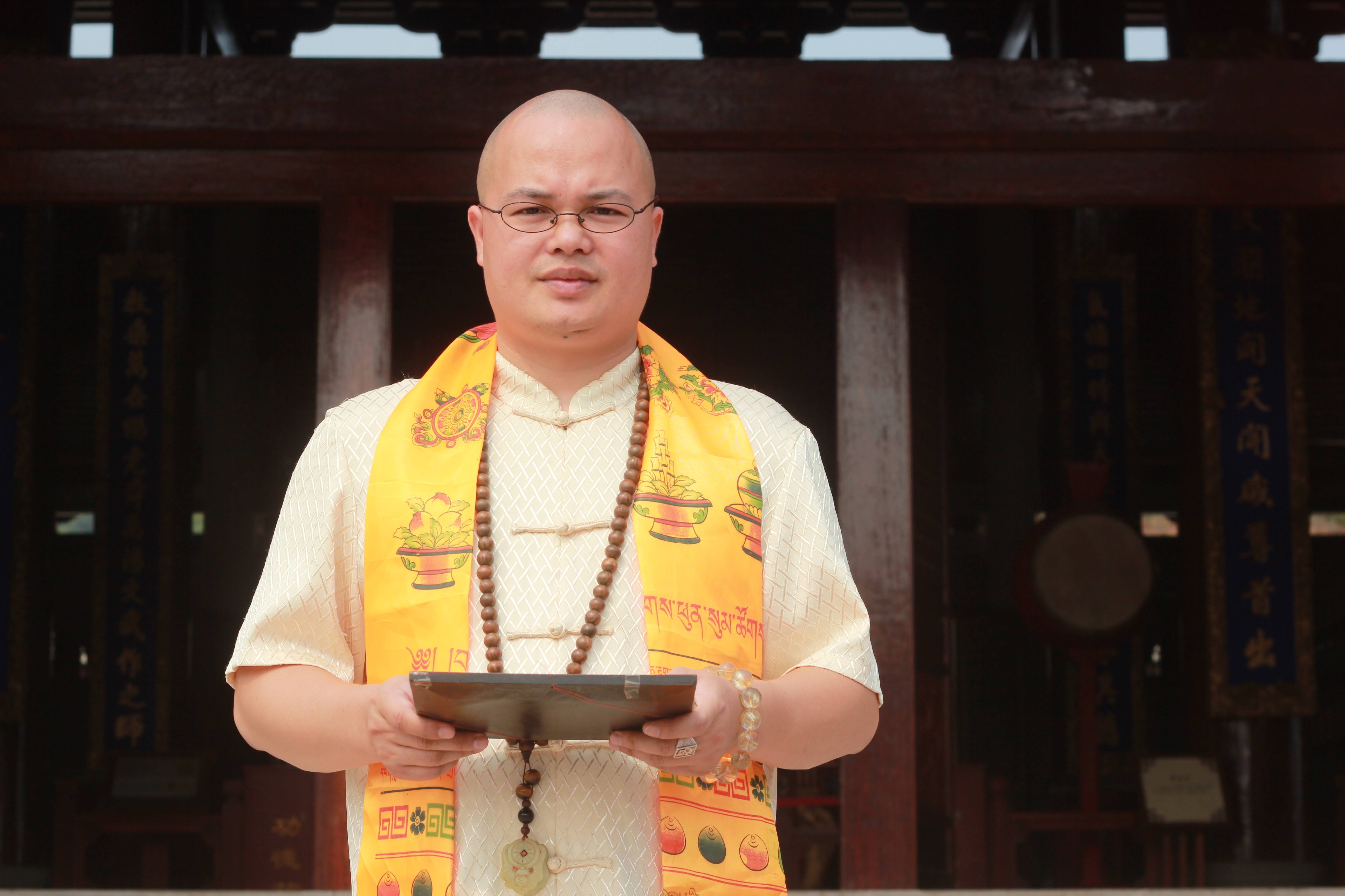 著名风水大师李易嵘(美国币圈华人女高管自杀) 著名风水大师李易嵘(美国币圈华人女高管自杀)