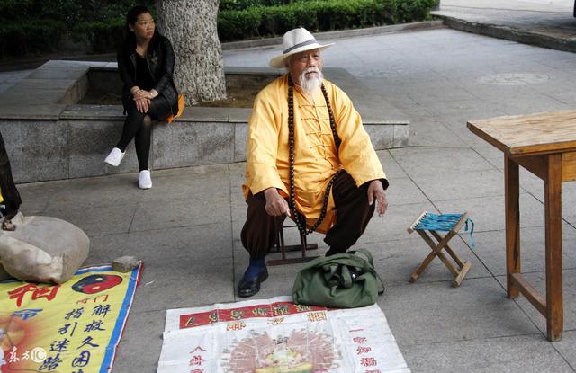 算卦说衣服不能买全的梗(算卦为什么让我穿绿色衣服) 算卦说衣服不能买全的梗(算卦为什么让我穿绿色衣服)