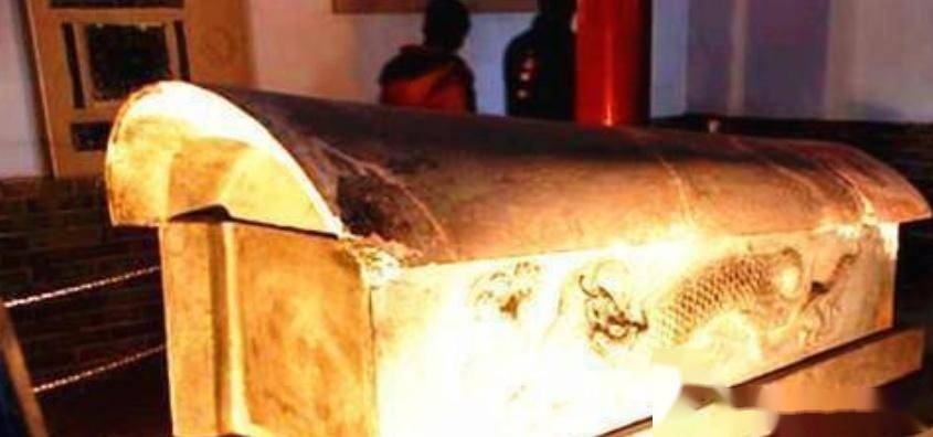 梦见死人和棺材的吉凶(梦见死人和棺材预示的变化)