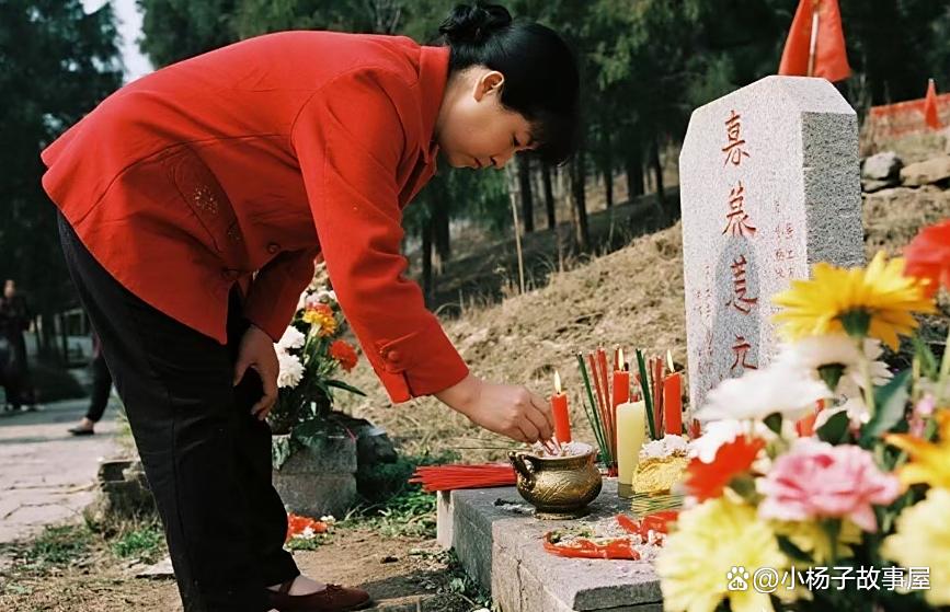 母亲的坟一般旺谁(坟头三不动,一动穷三代) 母亲的坟一般旺谁(坟头三不动,一动穷三代)