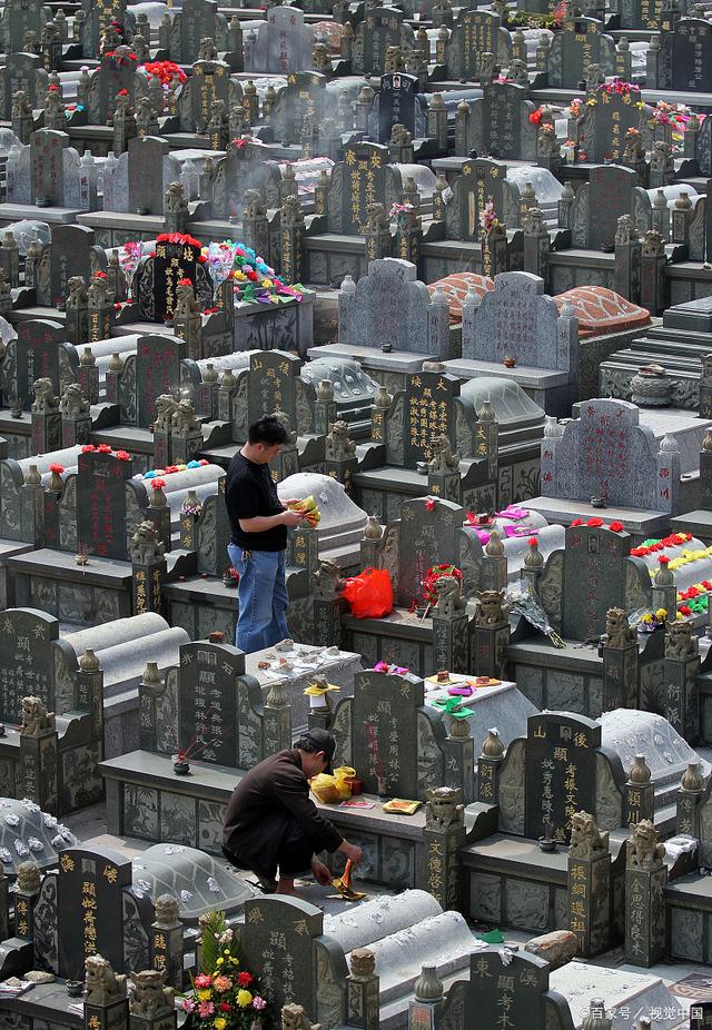 看墓地的人叫什么(看墓地的人有什么说法)