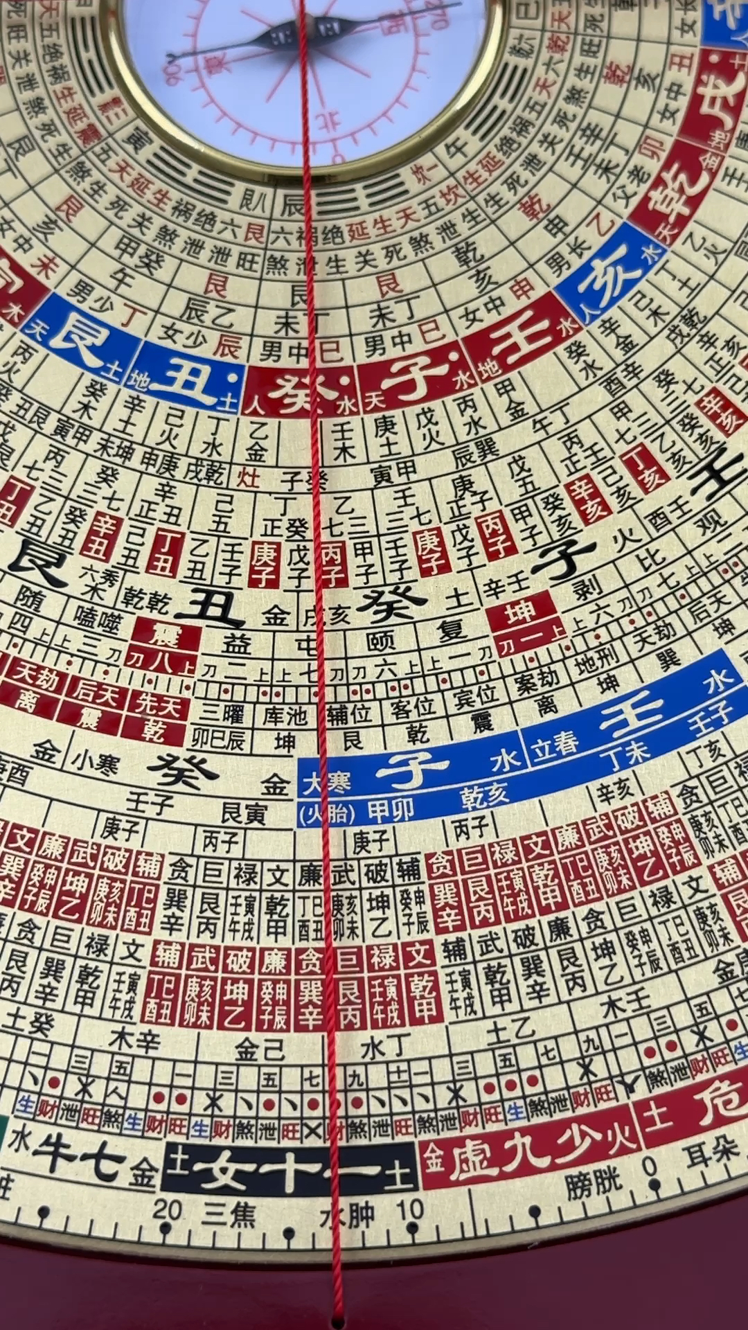 风水学角度看三面环水示意图(三面环水一面正对马路最忌讳三件事)