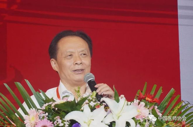 于国泳主任医师简介图片高清版(中华医学会泌尿外科分会主任委员是谁)